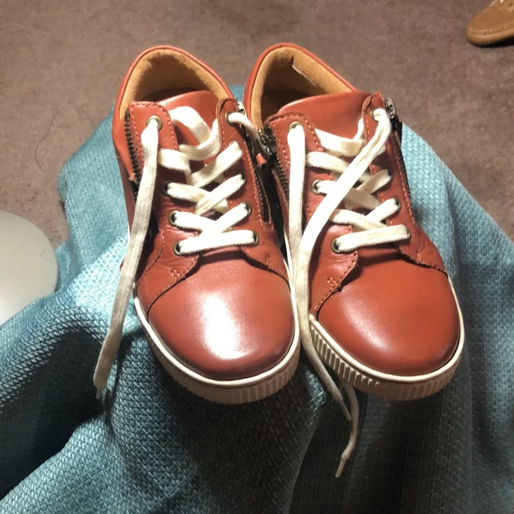 Born Paloma Sneakers size 7M - Picture 1 of 7